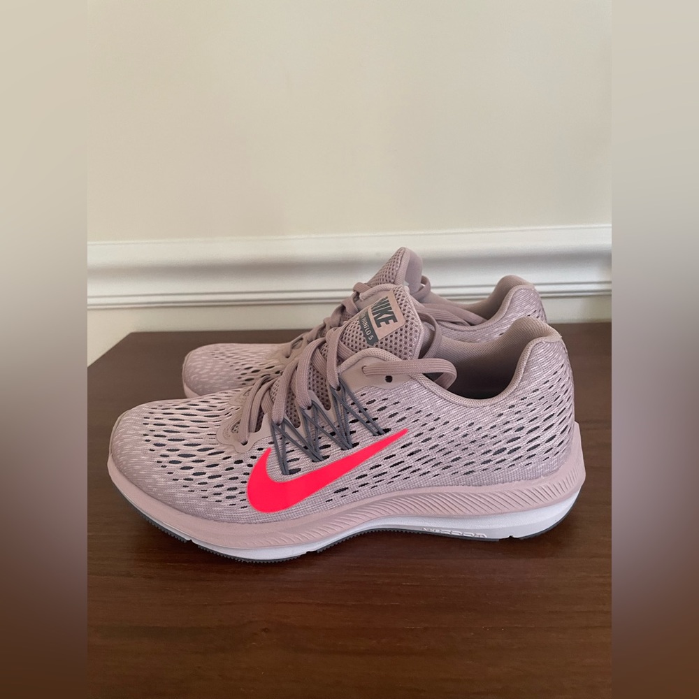 Nike Zoom Winflo 5 Women Size 6